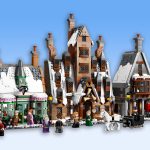 LEGO Harry Potter Villaggio di Hogsmeade, disponibile il set da collezione del 2025 con 3 regali esclusivi